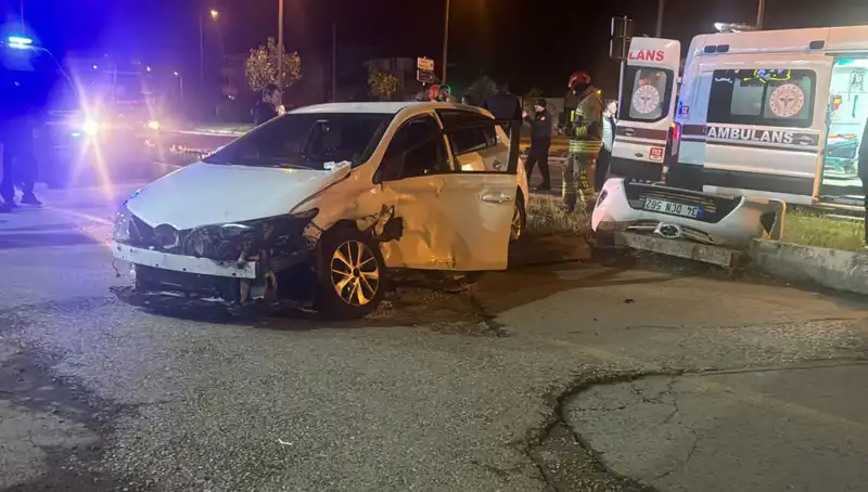 Pikap ve Otomobil Çarpıştı: Yerel Trafik Kazasının Detayları