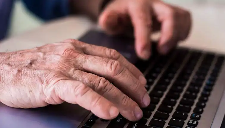 Dijital Dünyanın Sırrı: Teknoloji Kullanımı, Demansa Karşı Koruyucu Etki Sağlıyor