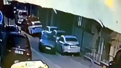 Esenyurt’ta Park Halindeki Araçlara Çarpan Sürücü Kaçtı!