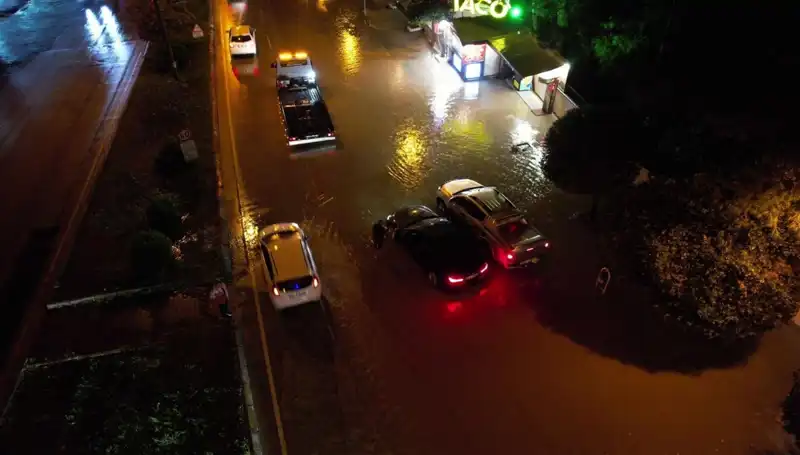 Adana’da Sağanak Yağışlar Cadde ve Sokakları Sular Altında Bıraktı