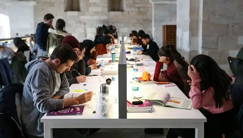 Üniversiteler 2023-2024 Eğitim Takvimini Açıklayarak Öğrenciler İçin Hazırlıkları Tamamladı