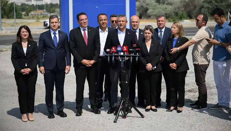 Özgür Özel, TUSAŞ'ı Ziyaret Etti: İnovasyon ve Başarı Üzerine Önemli Mesajlar