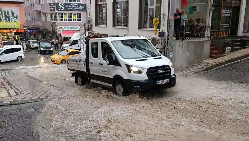 10 Dakikalık Sağanak: Şehirlerde Su Baskınları ve Sonrası