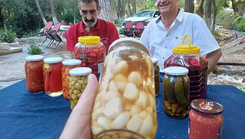 Araban Sarımsağı ile Doğal Şifa: Ferahlatıcı Turşu Üretimi