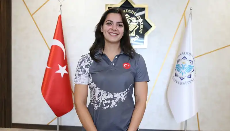 Altın Madalya ile Hayallerine Koşan Esra, Dünya Şampiyonluğu İçin Hazır!