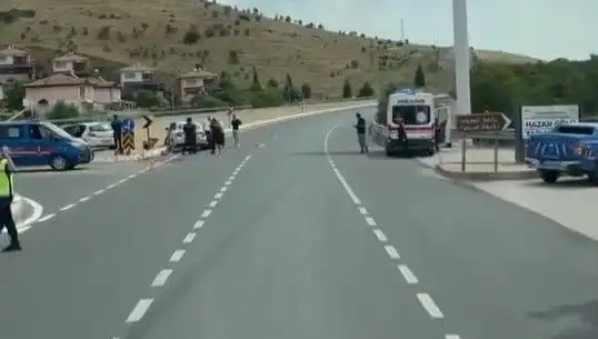Elazığ'da Otomobil Kazası: İki Araç Çarpıştı, Yaralılar Hastaneye Sevk Edildi