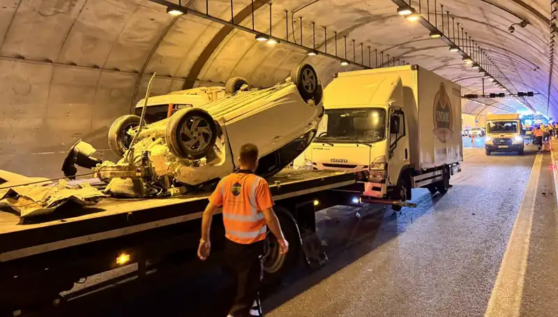 Kuzey Marmara Otoyolu'nda Otomobil-Kamyonet Çarpışması: Kaza Anı ve Detaylar