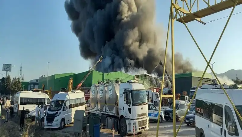Gönen'de Fabrika Yangını: İşçilerin Kimlikleri ve Yangın Sebepleri Araştırılıyor