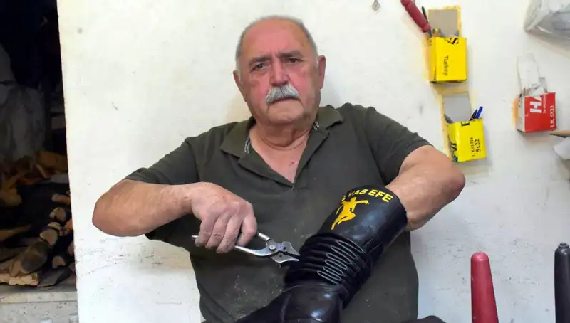 Tireli Hasan Usta, 64 Yıldır Geleneksel Zanaatı Yaşatıyor