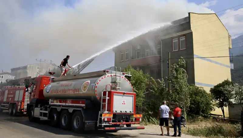Çağlayan'da Çatı Katı Yangını: Korku Dolu Anlar