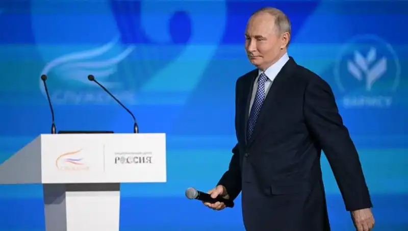 : Putin, Rusya'da Yeni 'Yabancı Ajan' Yasasını Onayladı: Neler Değişecek?