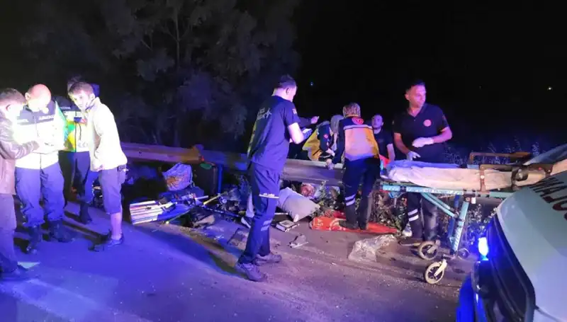 Minibüs Kazası: Savrulan Yolcular Korku Dolu Anlar Yaşadı