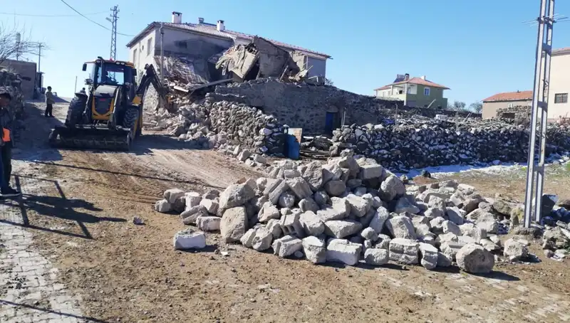 Kayseri'de Faciaya Neden Olan Ahır Çökmesi: 35 Hayvan Telef Oldu