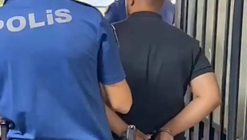 İzmir’de Polisi Hedef Alan Saldırgan Tutuklandı: Olayın Ayrıntıları