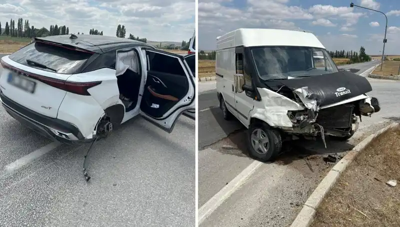 Çorum'da Dehşet Veren Trafik Kazası: İki Araç Kafa Kafaya Çarpıştı
