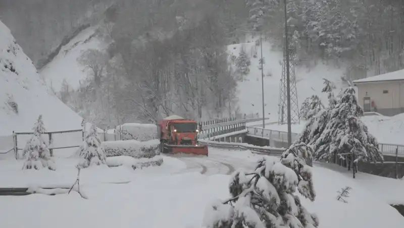 Bolu Dağı’nda Sürpriz Kar Yağışı: Kış Manzaralarıyla İlgili Tüm Detaylar