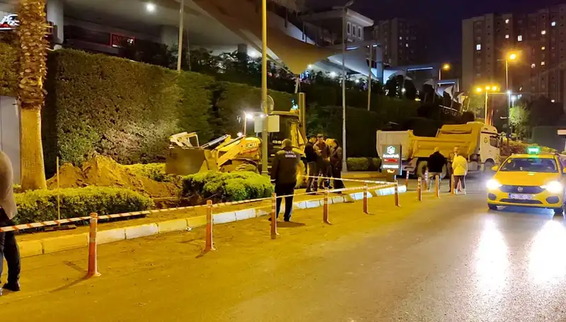 AVM Girişinde Doğalgaz Paniği: Alışveriş Keyfine Ara Verildi!