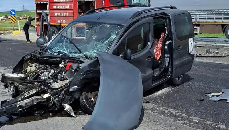 Ankara Yolunda Feci Kaza: Üç Kişi Yaralandı, Trafik Durma Noktasına Geldi