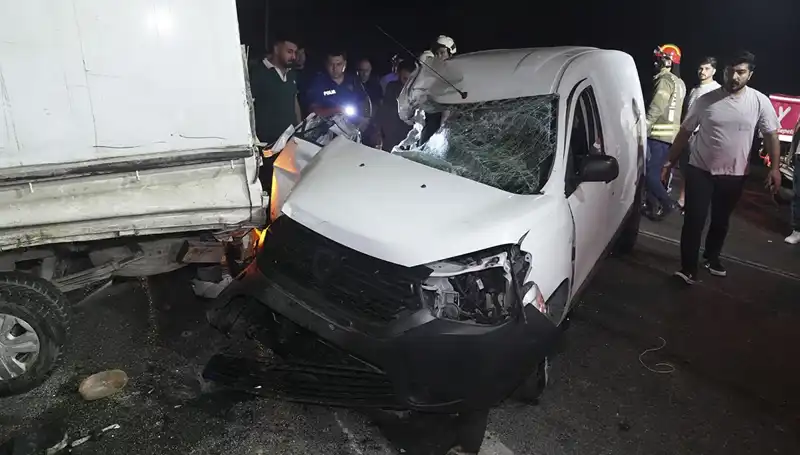 İstanbul'da Trafik Kazası: Üç Yaralı ve Kaza Anının Detayları