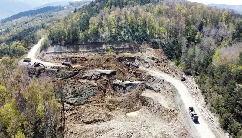 Kastamonu-Çatalzeytin Kara Yolunda Heyelan: Ulaşım Engellendi!