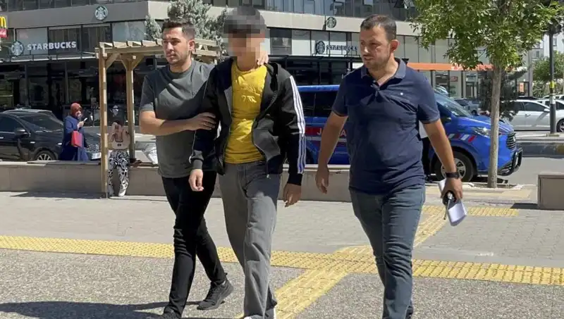 Duygulardan Taşan Kavga: Genç Adam Ağabeyini Bıçakladı