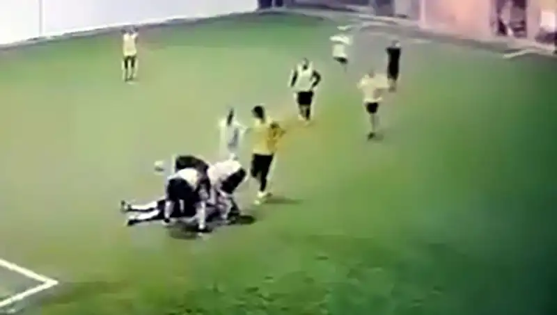 Adana'da Halı Sahada Korkunç Olay: 3 Çocuk Babası Hayatını Kaybetti