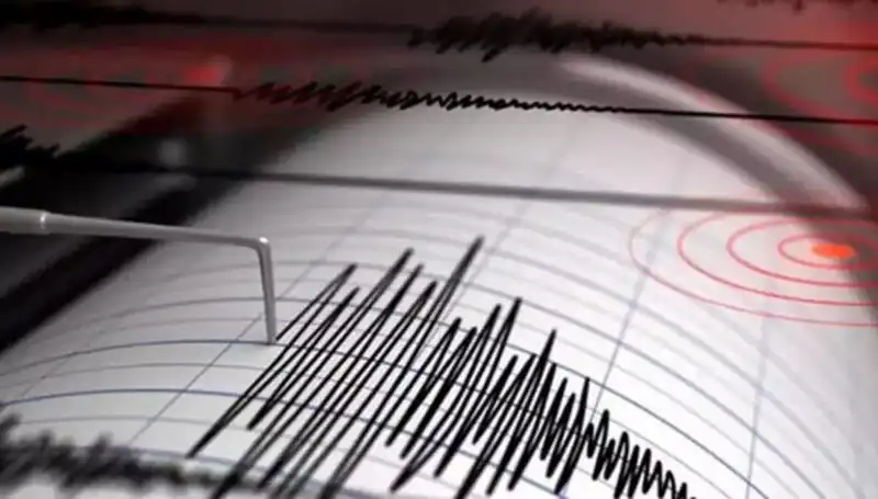 Ege Bölgesi'nde 4,1 Büyüklüğünde Deprem, Halkta Panik Hüküm Sürdü
