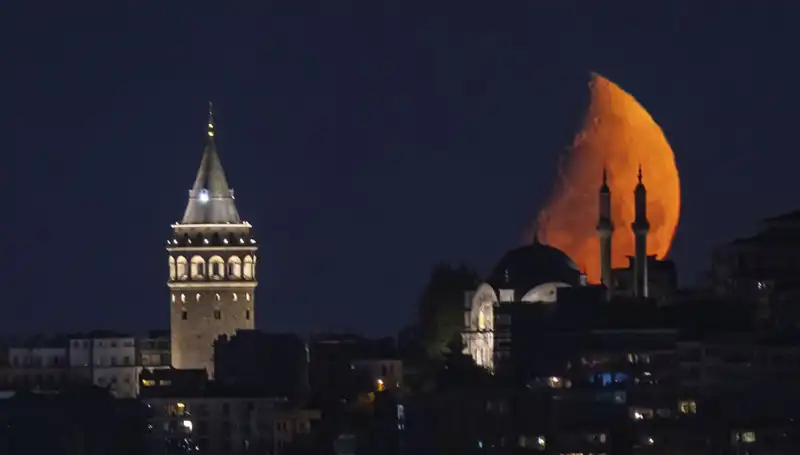 İstanbul’da Yarım Ay: Tarih ve Mitoloji Arasında Büyüleyici Bir Yolculuk