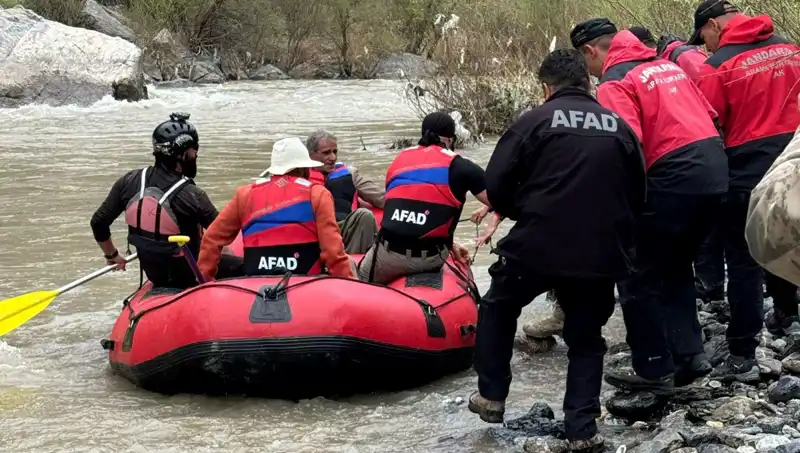 Zap Suyu'nda Mahsur Kalan 4 Kişi Kurtarıldı: Detaylar Ortaya Çıktı