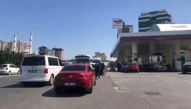Deprem Sonrası Akaryakıt İstasyonlarında Uzayan Kuyruklar: Neden ve Çözüm Önerileri