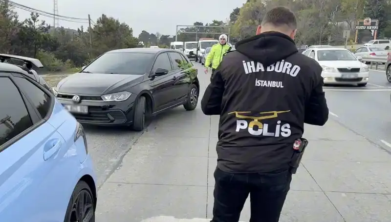 Emniyet Şeridini İhlal Eden Sürücü, Ceza Yerine Şaşırtıcı Bir Durumla Karşılaştı