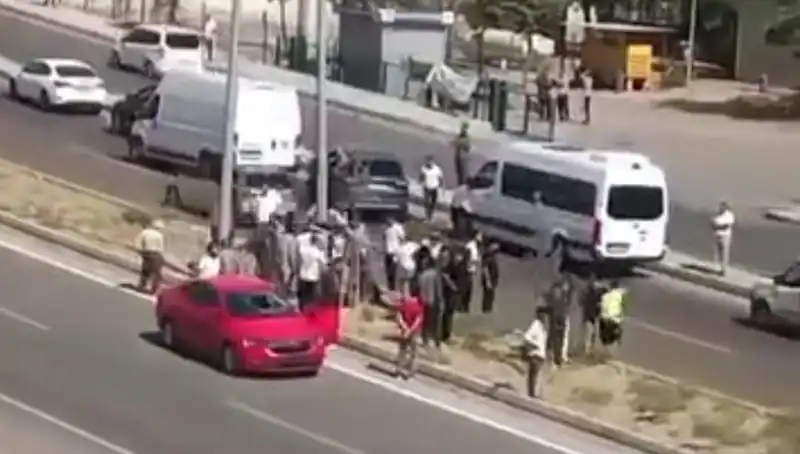 Yolun Karşısına Geçen Yayaya Otomobil Çarptı: Kaza Anı ve Sonrası