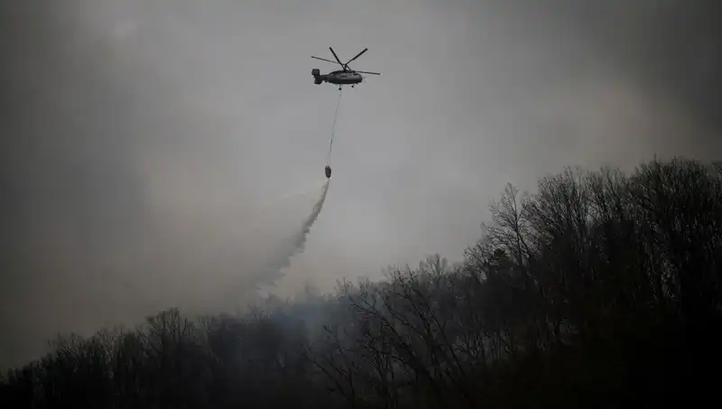 Güney Kore'de Yangın Söndürme Helikopteri Düştü: Olayda 1 Kişi Hayatını Kaybetti